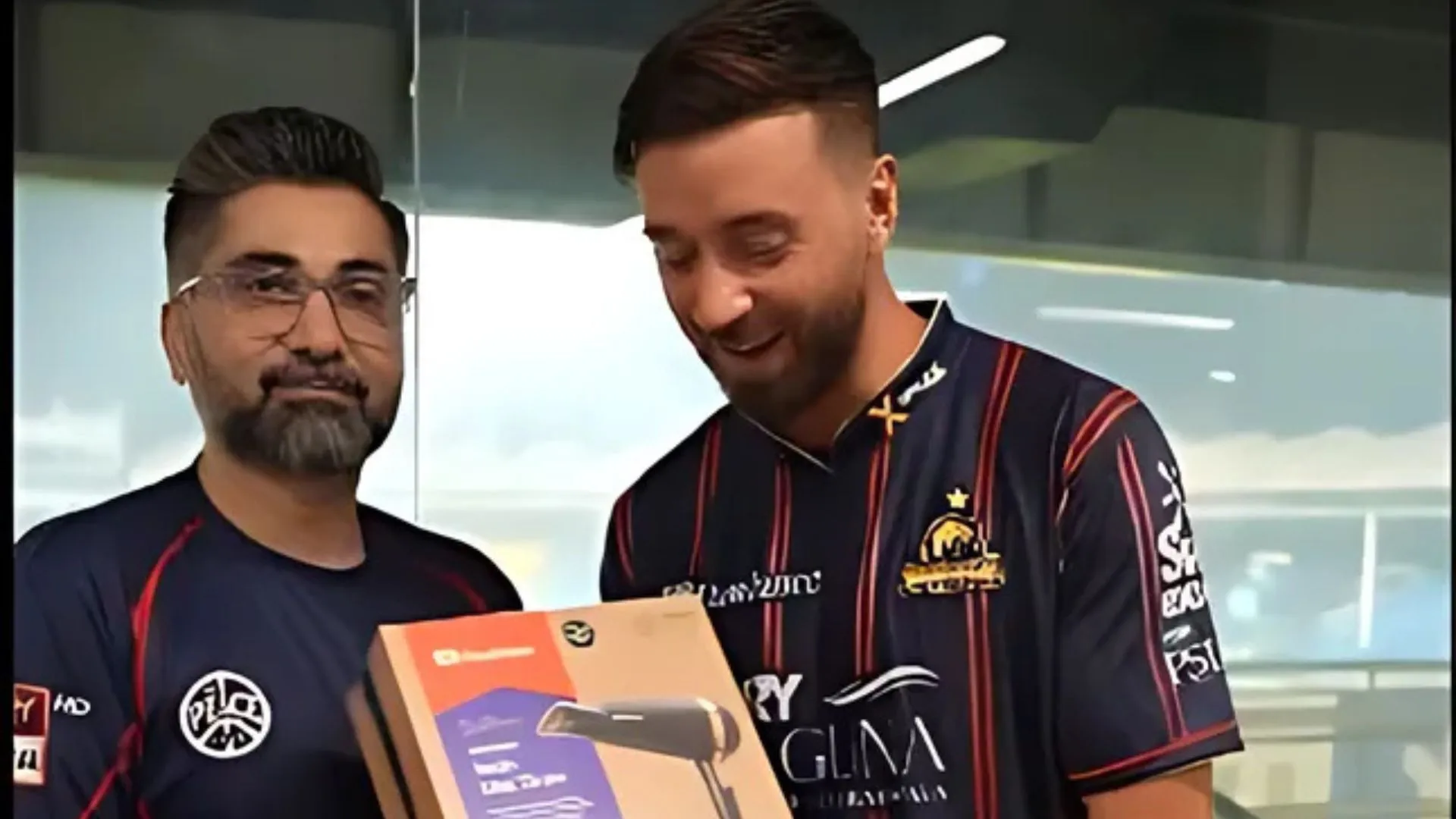 What?! PSL Gives Player Of The Match A Hair Dryer As A Prize – Is This For Real?