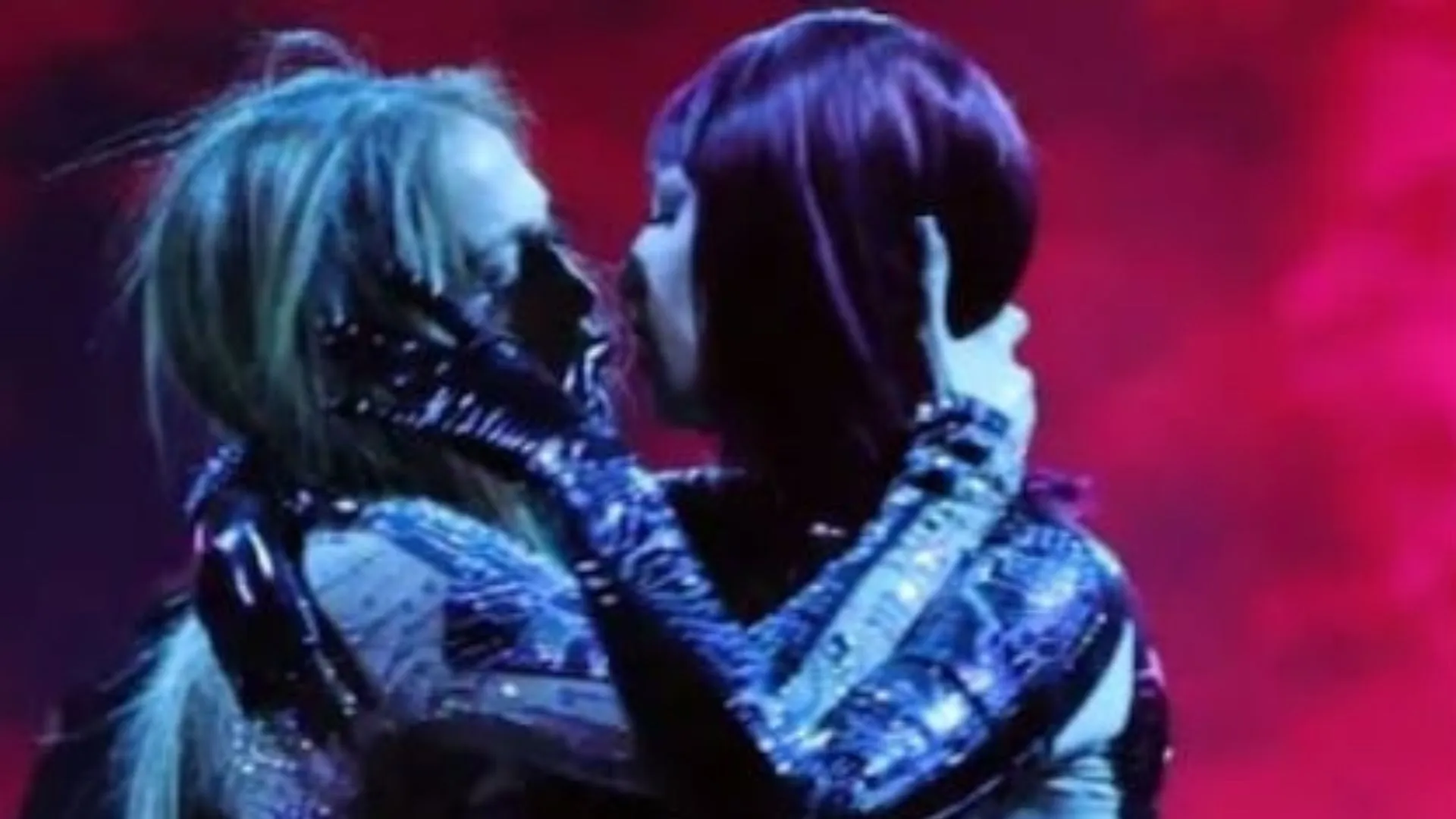Jennifer Lopez Kisses Backup Dancers On Stage At American Music Awards 2025, Sets Social Media Ablaze