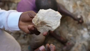 US-Ukraine sign rare mine